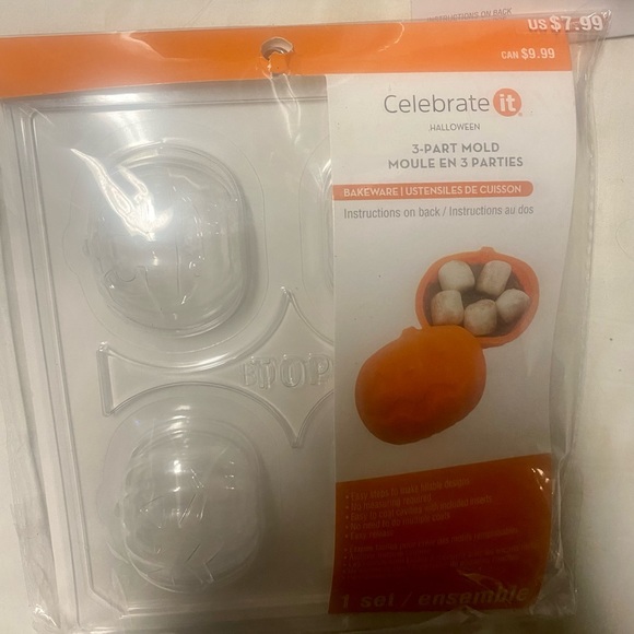 NWT…2 haunted house cookie cutters and one bat cookie stamper and one pumpkin m - Picture 3 of 4